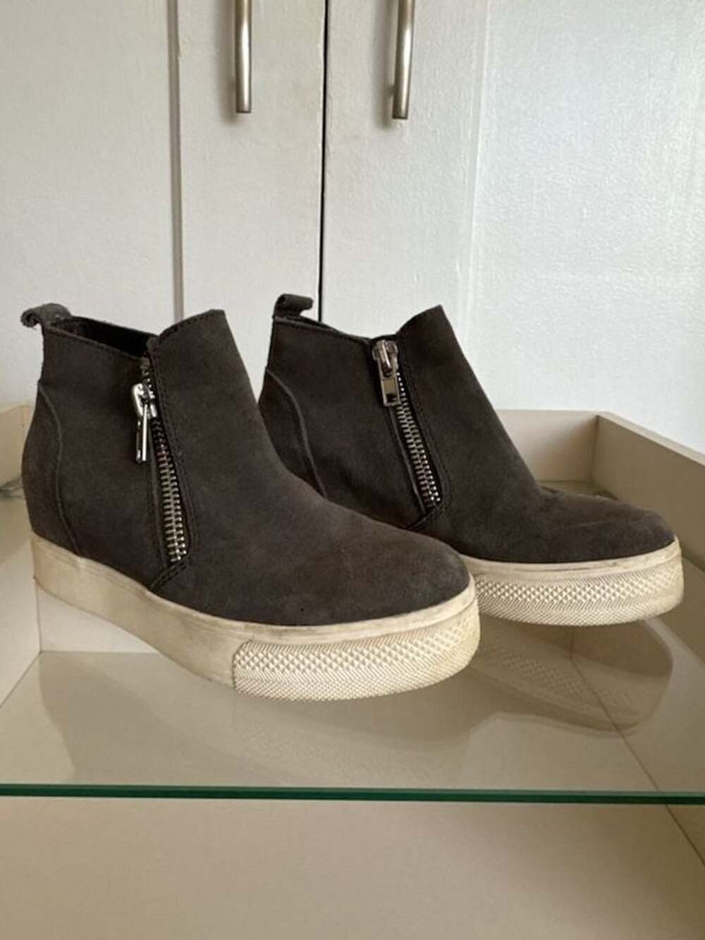 Steve Madden Wedgie Women's Size 9.5 Gray Suede Fashion Wedge Sneakers